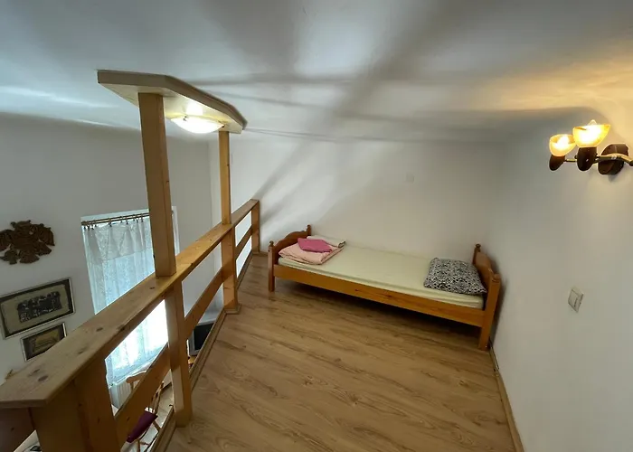 Edit\'S Place